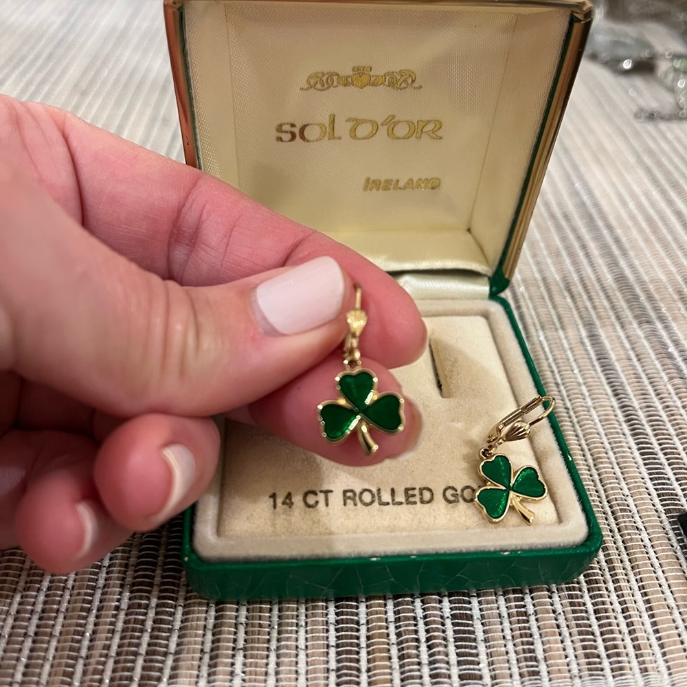 14 CT Rolled Gold and Green Shamrock Earrings from Ireland - Picture 2 of 3